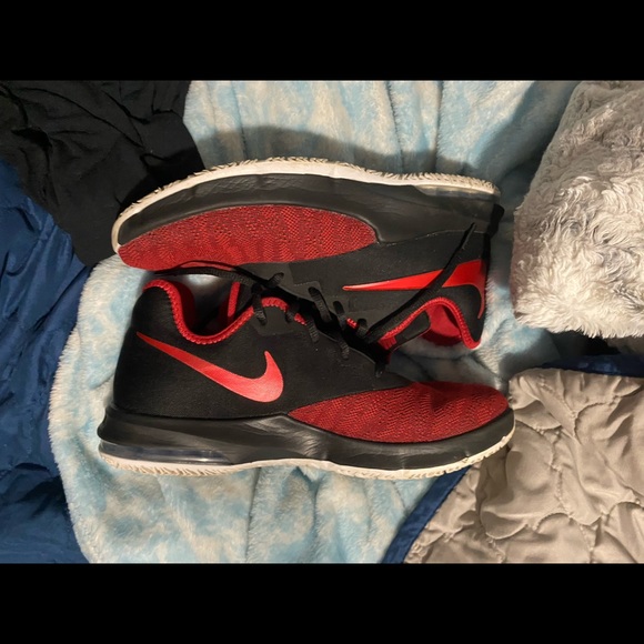 Nike Air Max Infuriate III Low Basketball Mens Shoes - Picture 2 of 4